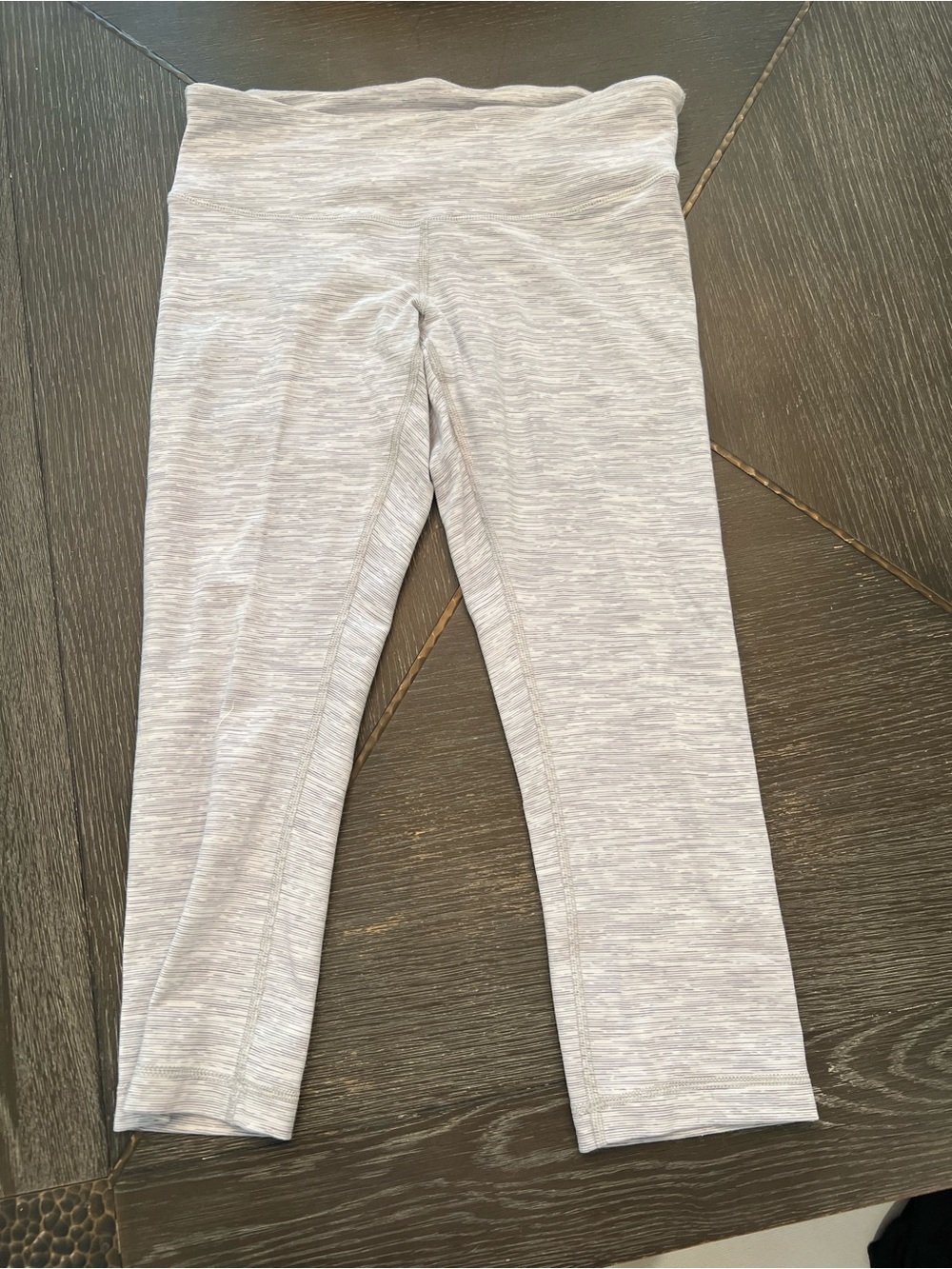 Women’s lululemon cropped Heather Gray Stretch Leggings